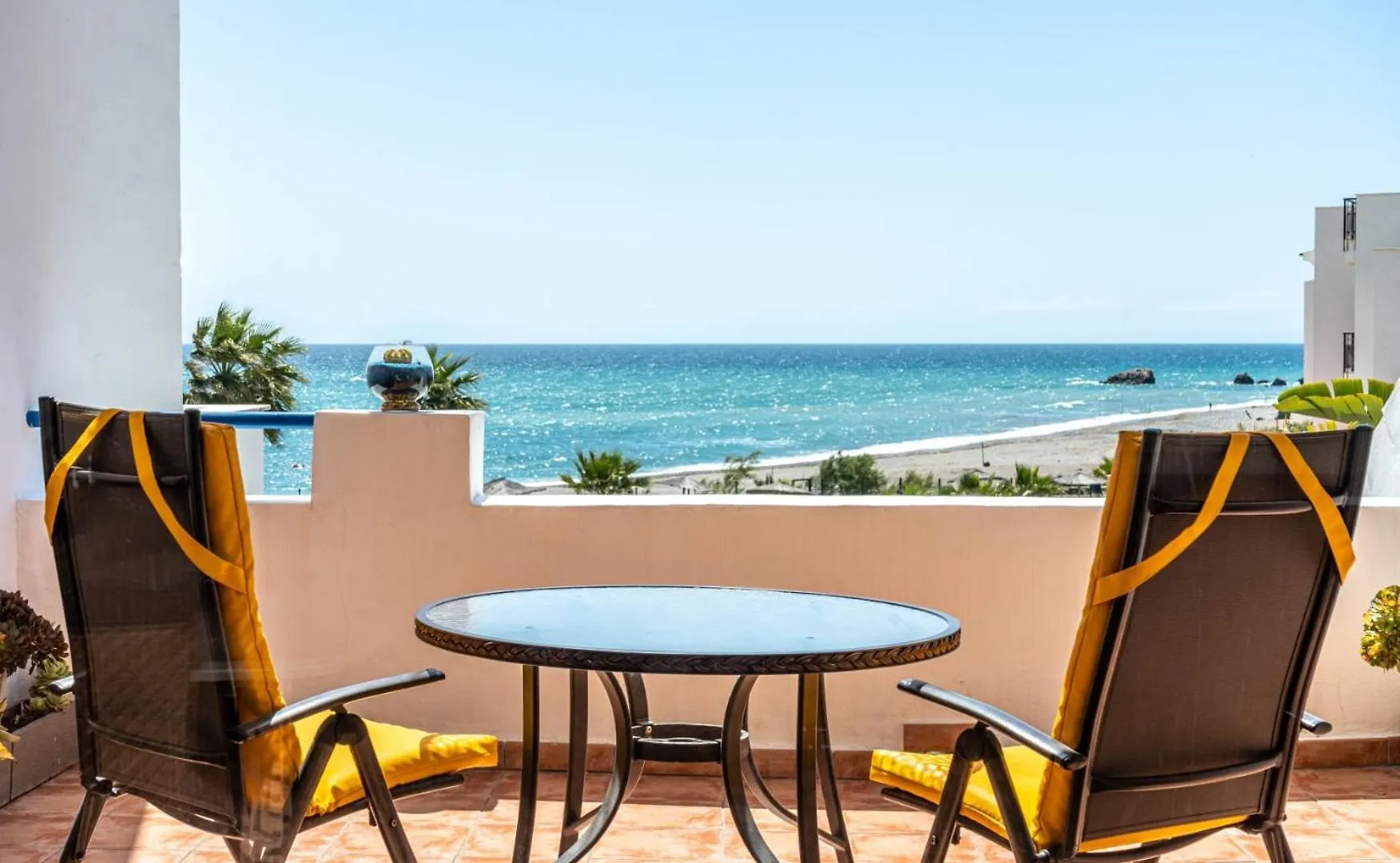 Apartamento Duplex En Primera Linea De Playa Casares
